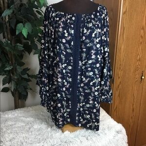 SUZANNE Betro 4X navy floral ruffle sleeve top